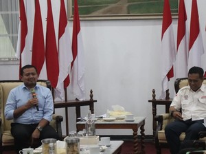 Bupati Dony: Saya Akan Satu Frekuensi dengan Buruh Sumedang