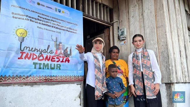 Menyala Papua! Selvi Gibran Beri Bantuan Pasang Listrik di Manokwari