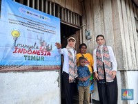 Menyala Papua! Selvi Gibran Beri Bantuan Pasang Listrik di Manokwari