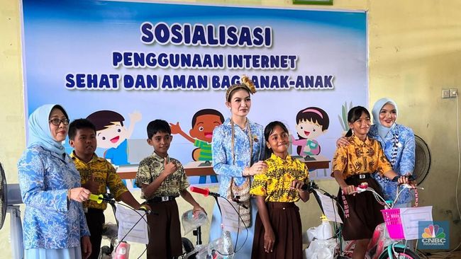 Berkalung Noken, Selvi Gibran Sosialisasi Internet Sehat ke Anak Papua
