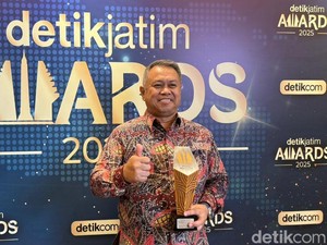 Bus Trans Jadi Pilar Ekonomi Regional, Dishub Jatim Raih detikJatim Awards