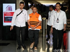 KPK Duga Gubernur Riau Curiga Ada OTT, Ditangkap Saat Sembunyi di Barbershop