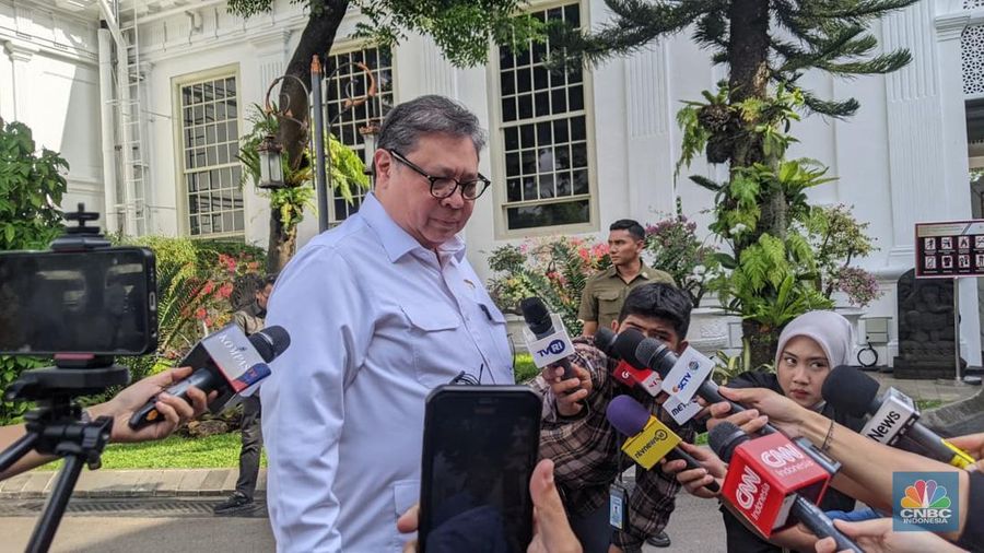 Menko Perekonomian, Airlangga Hartarto saat kopres di Istana Kepresidenan, Jakarta, Rabu (5/11/2025). (CNBC Indonesia/Emir Yanwardhana)