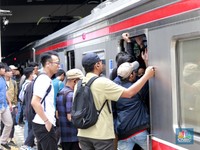 Titah Prabowo, Menhub Minta KAI Kebut Ganti Kereta KRL Jabodetabek
