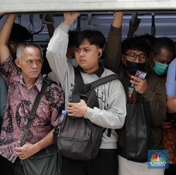 Penampakan KRL Tiap Hari Penuh Sesak, Prabowo Sudah Janjikan Ini