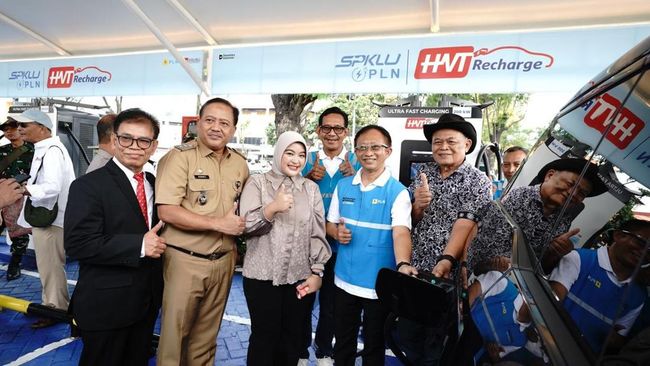 PLN Resmikan 2 SPKLU Center Pertama di Jakarta