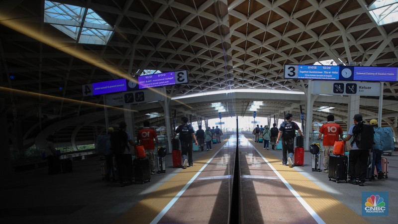 Suasana Stasiun Whoosh Halim, Jakarta, Rabu (5/11/2025). (CNBC Indonesia/Faisal Rahman)
