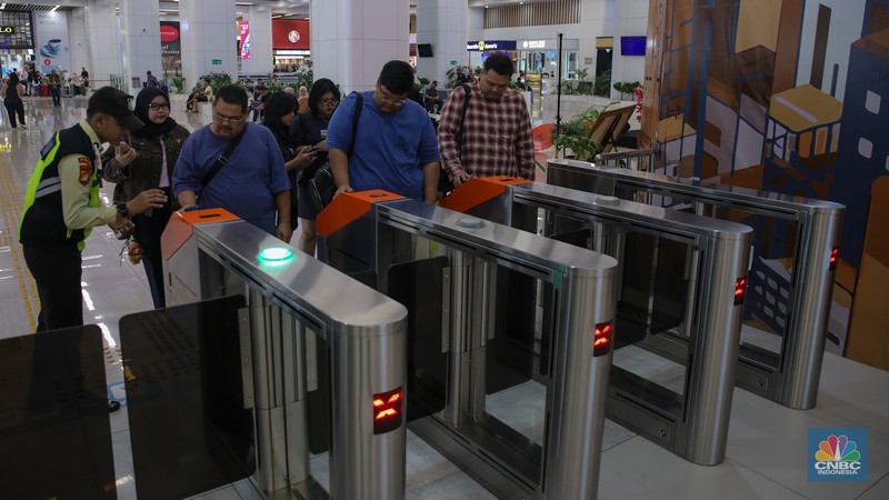 Suasana Stasiun Whoosh Halim, Jakarta, Rabu (5/11/2025). (CNBC Indonesia/Faisal Rahman)