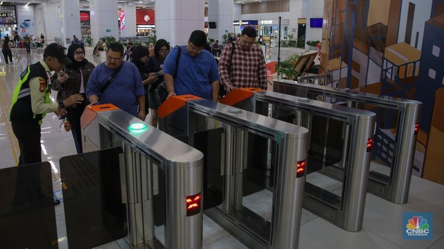 Suasana Stasiun Whoosh Halim, Jakarta, Rabu (5/11/2025). (CNBC Indonesia/Faisal Rahman)
