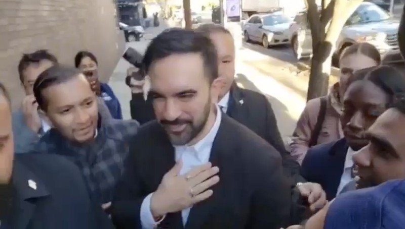 Ulama RI bacain alfatehah buat kemenangan Zohran Mamdani jadi Wali Kota NY, Rabu (5/11/2025). (via Pribadi Shamsi Ali/Istimewa)