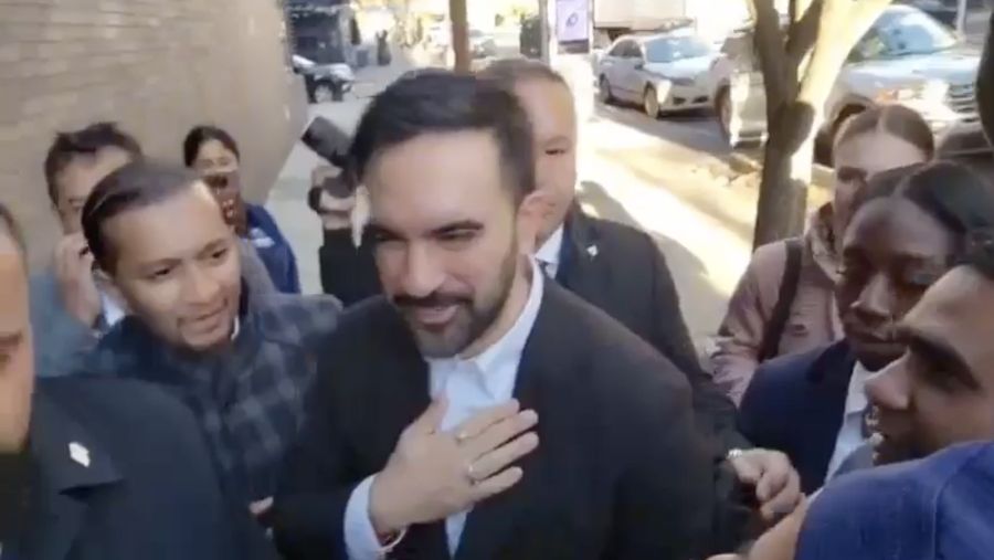 Ulama RI bacain alfatehah buat kemenangan Zohran Mamdani jadi Wali Kota NY, Rabu (5/11/2025). (via Pribadi Shamsi Ali/Istimewa)