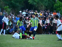 Aksi Wapres Gibran Main Bola Bareng Anak Papua, Cetak 3 Gol