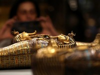 Potret Peti Mati Emas Firaun yang Dipamerkan di Museum Agung Mesir