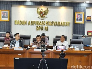Massa Demo Buruh Bertemu Badan Aspirasi DPR, Keluhkan PHK Sepihak