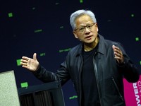 Manusia Rp 2.700 Triliun Ungkap Rahasia Hidup Penuh Keberuntungan