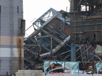 Penampakan Pembangkit Listrik Tiba-Tiba Ambruk, Belasan Orang Terjebak