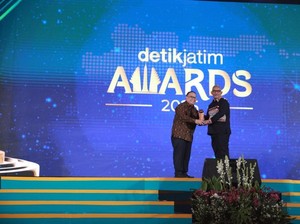 Dorong Penguatan Masyarakat Adat, Kemenbud Raih detikJatim Awards 2025