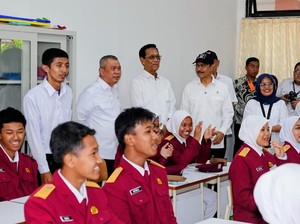 Mensos Ajak Menhub-Sultan HB X Tinjau Aktivitas Siswa SRMA 20 Sleman