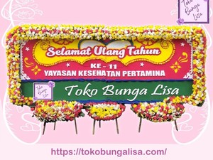 7 Jenis Karangan Bunga yang Cocok Diberikan sebagai Kado Wisuda