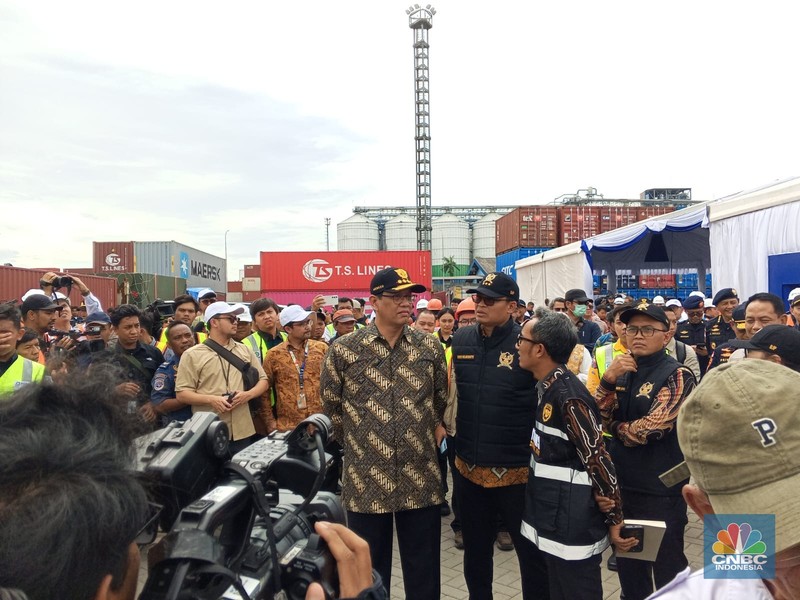 Barang bukti pelanggan ekspor produk turunan CPO di Buffer Area MTI NPCT 1, Cilincing, Jakarta, Kamis (6/11/2025). (CNBC Indonesia/Faisal Rahman)