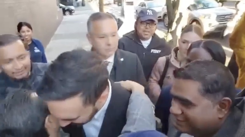 Ulama RI bacain alfatehah buat kemenangan Zohran Mamdani jadi Wali Kota NY, Rabu (5/11/2025). (via Pribadi Shamsi Ali/Istimewa)