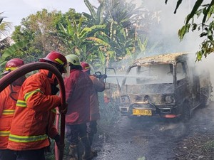 Angkot di Karangasem Terbakar Setelah Antar Siswa Sekolah