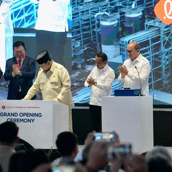 Sejarah Baru! Prabowo Resmikan Pabrik Hilirisasi Migas Terbesar ASEAN