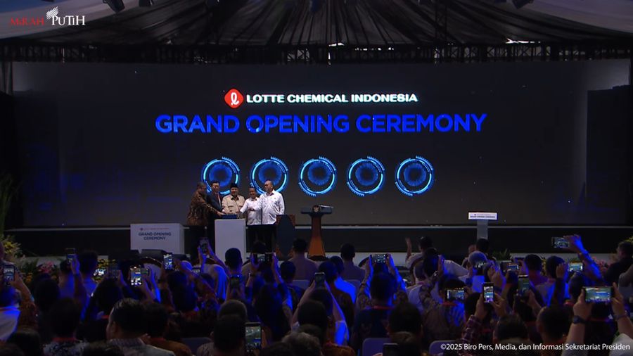 Presiden Prabowo Subianto Resmikan Pabrik Lotte Chemical Indonesia, Cilegon, Kamis (6/11/2025). (Tangkapan Layar Youtube/Sekretariat Presiden)