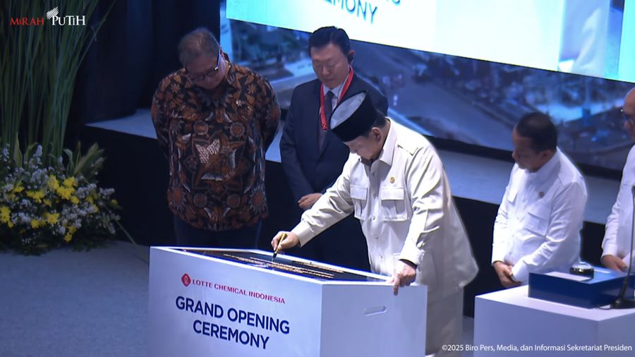 Presiden Prabowo Subianto Resmikan Pabrik Lotte Chemical Indonesia, Cilegon, Kamis (6/11/2025). (Tangkapan Layar Youtube/Sekretariat Presiden)