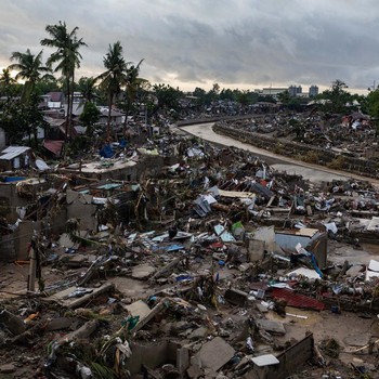 Bak Tsunami! Topan Kalmaegi Hancurkan Kota Tetangga RI Tanpa Sisa