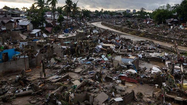 Bak Tsunami! Topan Kalmaegi Hancurkan Kota Tetangga RI Tanpa Sisa