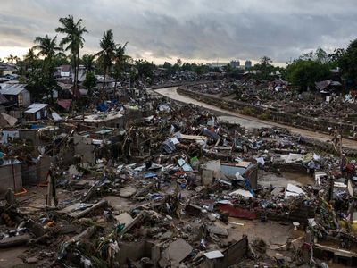 Bak Tsunami! Topan Kalmaegi Hancurkan Kota Tetangga RI Tanpa Sisa