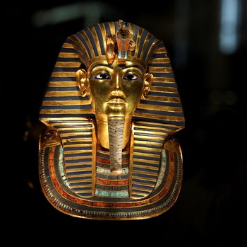 Peti Emas Firaun Tutankhamun Akhirnya Dipamerkan setelah 100 Tahun
