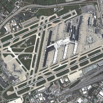 Potret Kerusakan Kawasan Bandara Usai Insiden Pesawat Jatuh & Meledak