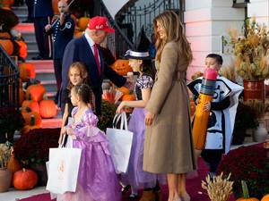Melania Trump Banjir Kritikan Usai Hias White House Pakai Labu Segar