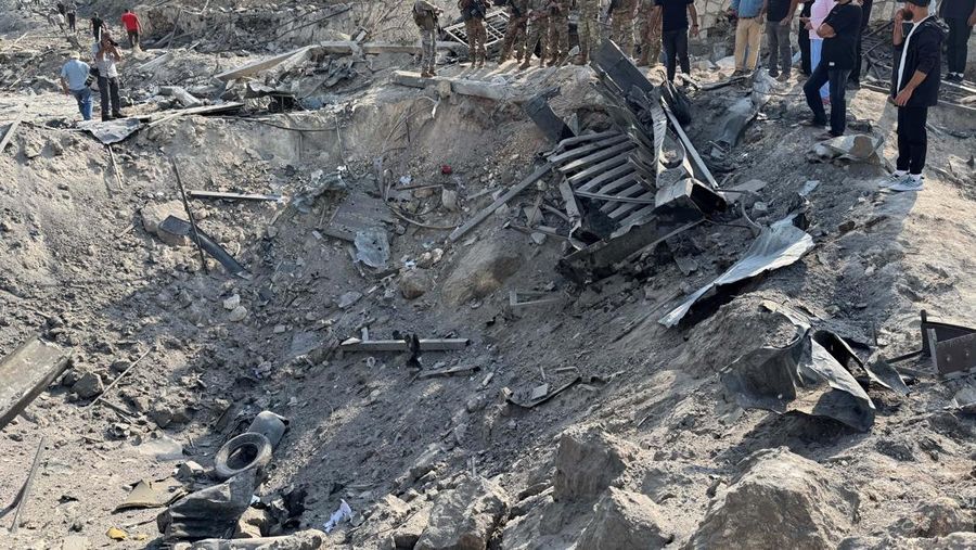 Israel menyerang target Hizbullah di Lebanon selatan pada hari Kamis (6/11/2025) sore, Ini terjadi ketika kelompok tersebut menolak prospek perundingan politik langsung antara Israel dan Lebanon, serta berjanji untuk mempertahankan diri. (REUTERS/Ali Hankir)