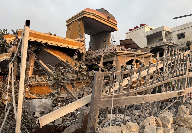 Israel menyerang target Hizbullah di Lebanon selatan pada hari Kamis (6/11/2025) sore, Ini terjadi ketika kelompok tersebut menolak prospek perundingan politik langsung antara Israel dan Lebanon, serta berjanji untuk mempertahankan diri. (REUTERS/Ali Hankir)