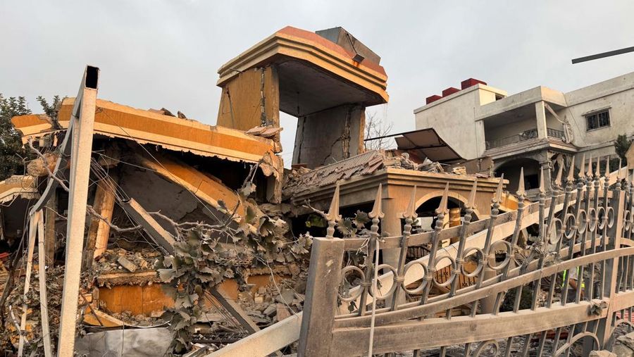 Israel menyerang target Hizbullah di Lebanon selatan pada hari Kamis (6/11/2025) sore, Ini terjadi ketika kelompok tersebut menolak prospek perundingan politik langsung antara Israel dan Lebanon, serta berjanji untuk mempertahankan diri. (REUTERS/Ali Hankir)