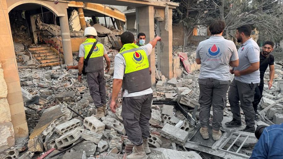 Israel menyerang target Hizbullah di Lebanon selatan pada hari Kamis (6/11/2025) sore, Ini terjadi ketika kelompok tersebut menolak prospek perundingan politik langsung antara Israel dan Lebanon, serta berjanji untuk mempertahankan diri. (REUTERS/Ali Hankir)