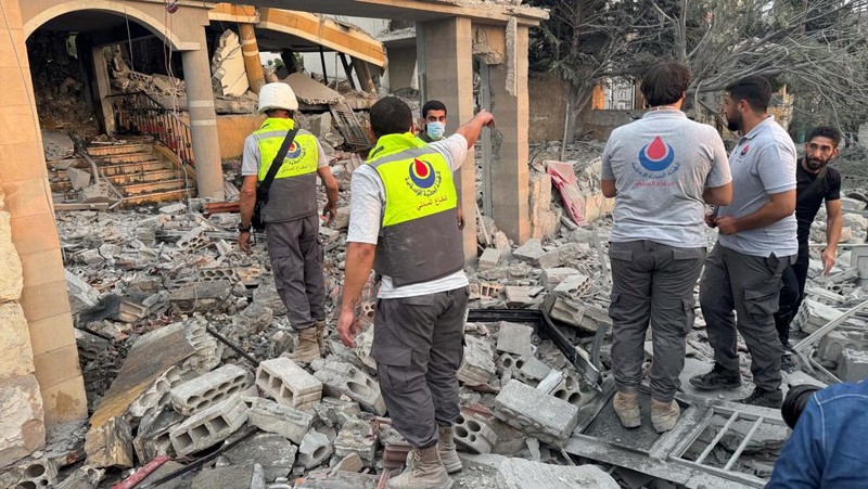 Israel menyerang target Hizbullah di Lebanon selatan pada hari Kamis (6/11/2025) sore, Ini terjadi ketika kelompok tersebut menolak prospek perundingan politik langsung antara Israel dan Lebanon, serta berjanji untuk mempertahankan diri. (REUTERS/Ali Hankir)