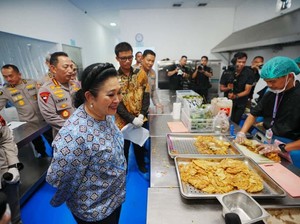 Titiek Soeharto Cicipi MBG Menu Nasi Goreng: Enak, Chefnya Pilihan