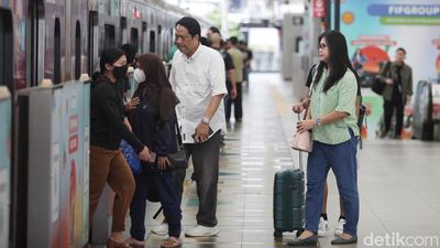 Mantap! Pekerja KTP DKI Gaji Segini Gratis Naik TJ-MRT-LRT