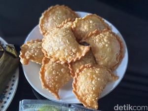 Lokasinya Ngumpet, Pastel Dalam Gang Ini Legendaris Sejak 1989