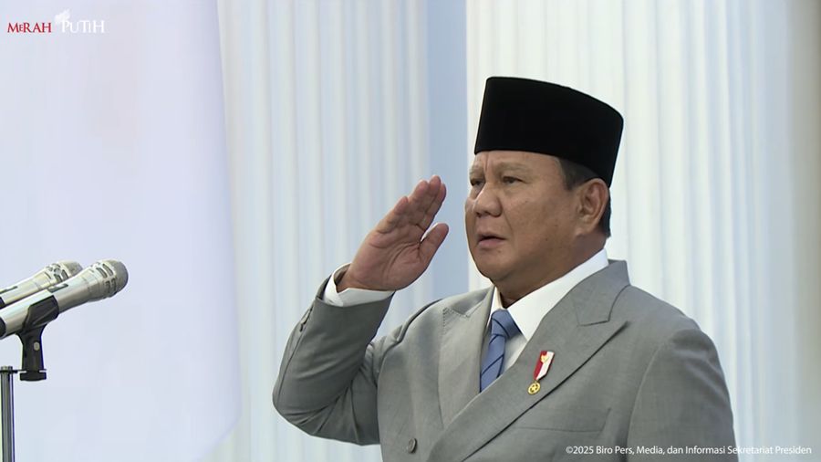 Presiden Prabowo Subianto melantik keanggotaan Komisi Percepatan Reformasi Polri, Jumat (7/11/2025). (Tangkapan Layar Youtube/Sekretariat Presiden)
