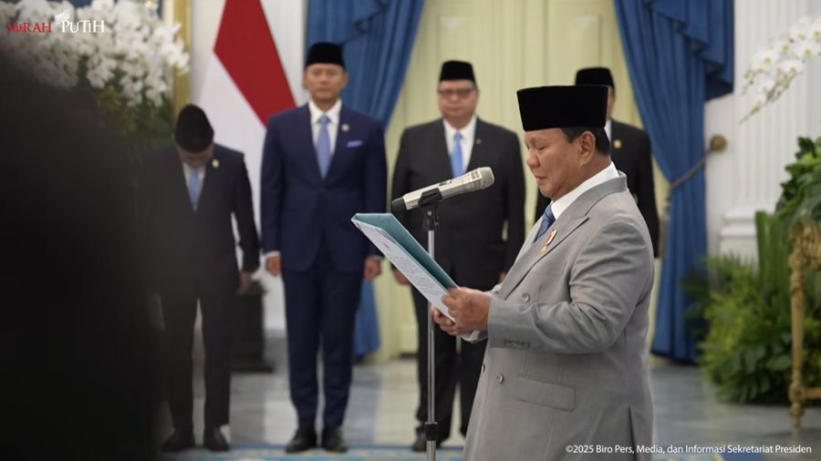 Presiden Prabowo Subianto melantik keanggotaan Komisi Percepatan Reformasi Polri, Jumat (7/11/2025). (Tangkapan Layar Youtube/Sekretariat Presiden)