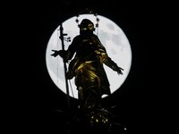 Potret Supermoon Beaver Moon Menerangi Langit di Berbagai Negara