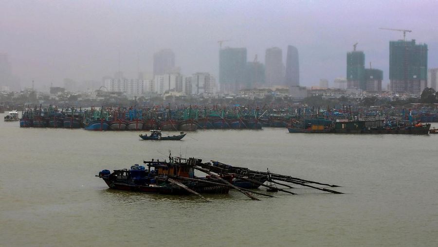Topan Kalmaegi mendekat di kota Da Nang, Vietnam, Jumat (6/11/2025). (REUTERS/Thinh Nguyen)