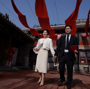 Pemerintah Longgarkan Aturan Menikah, Bisa di Gunung hingga Klub Malam