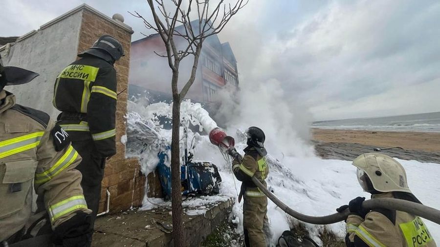 Empat orang tewas dan tiga lainnya terluka ketika sebuah helikopter pribadi jatuh di Republik Dagestan, Kaukasus Utara, Rusia. (Russian Emergencies Ministry)