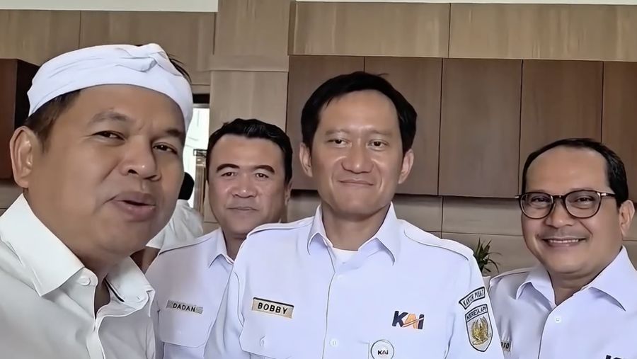 Gubernur Jawa Barat Dedi Mulyadi bertemu Direktur Utama PT Kereta Api Indonesia, Bobby Rasyidin. (Tangkapan layar instagram instagram)
